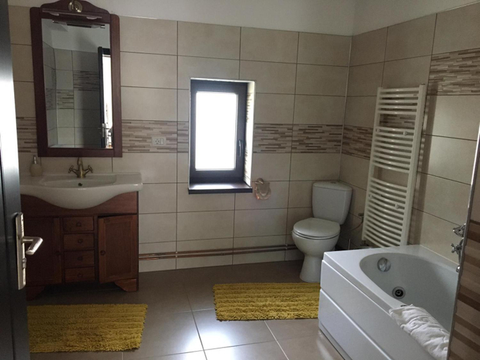 Bathroom 3, Casa Firuta Borsa, Borsa
