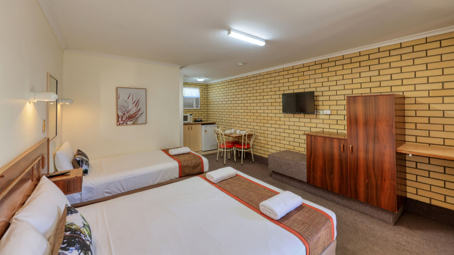 Bedroom 2, Bryants Motel Roma, Roma