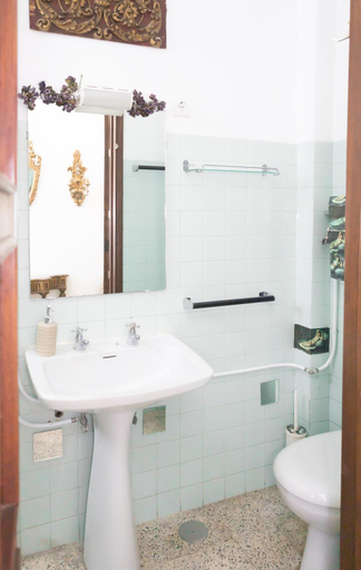 Bathroom 4, Collector's Home, Braga