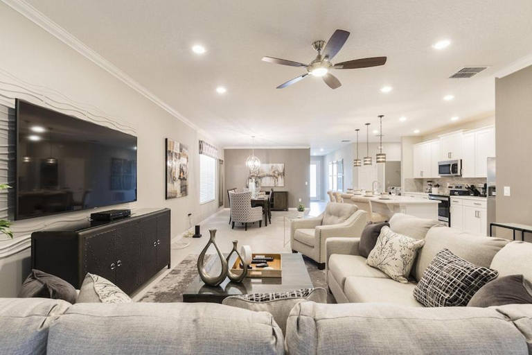 Others 2, Stunning 4 Bed Private Villa close to Disney, Polk
