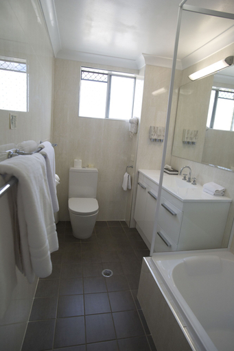 Bathroom 4, Mid City Motor Inn, Singleton