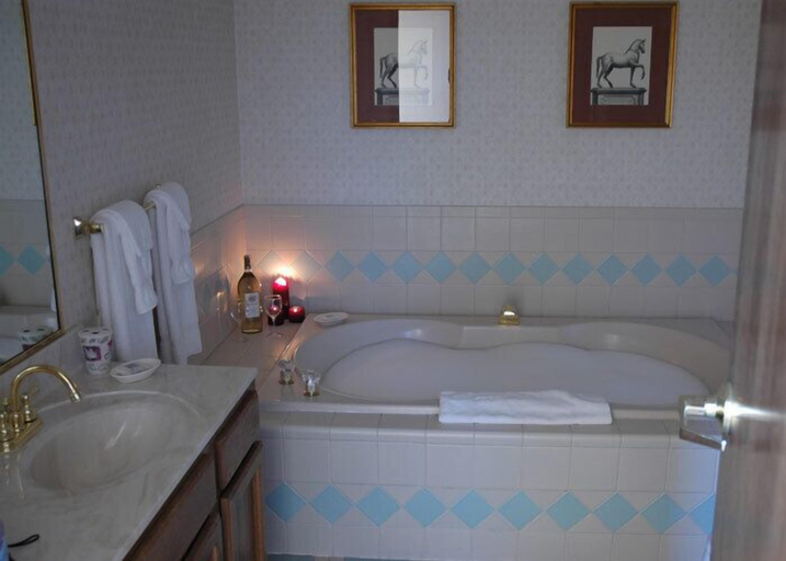 Bathroom, Guest Quarters at The Bridges Golf Club, Adams
