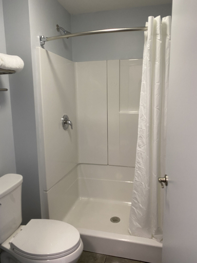 Bathroom 3, Holly Hill Motel, Monmouth