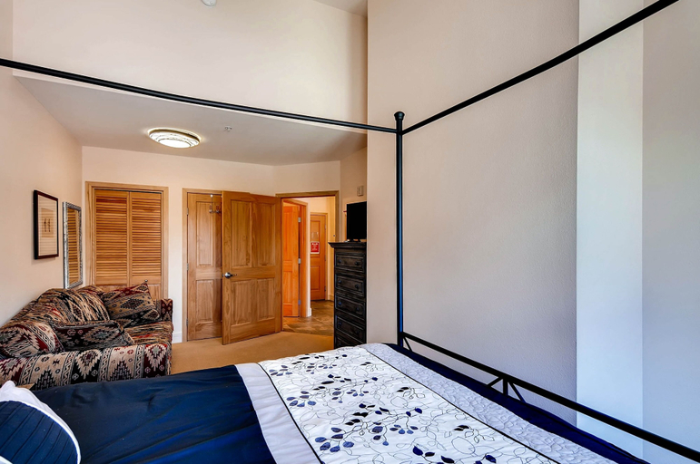 Bedroom 3, Silver Mill 8308, Summit