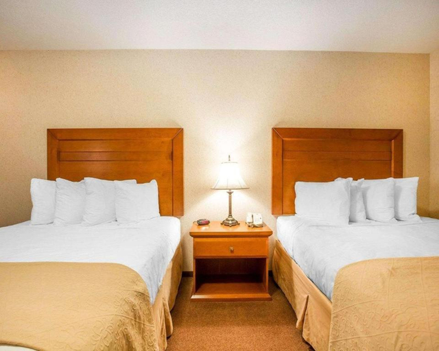 Bedroom, Quality Inn & Suites Lethbridge East, Division No. 2