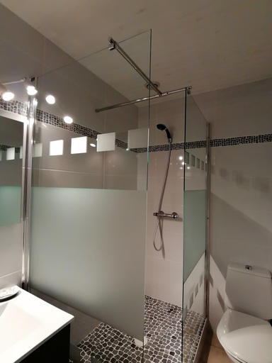 Bathroom 4, Ancre Marine, Vendée