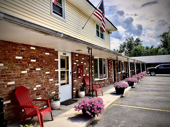 Exterior & Views 1, Rolling Hills Motel, Sussex