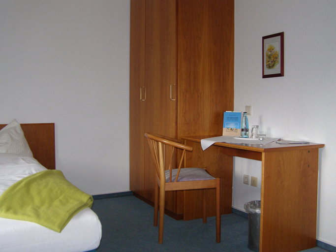 Bedroom 5, Faehrhaus Niederkleveez, Plön