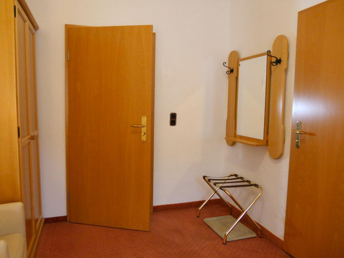 Others 4, Hotel Thalfried, Wartburgkreis
