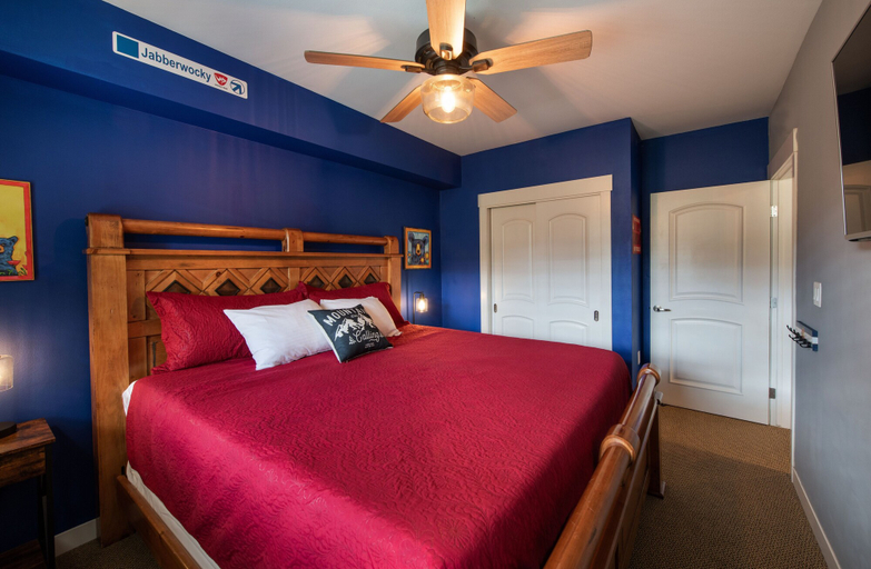 Room 2, Fraser Crossing/Founders Pointe, Condo - 1 Bedroom w/Kitchenette Premium Unit 4466, Grand