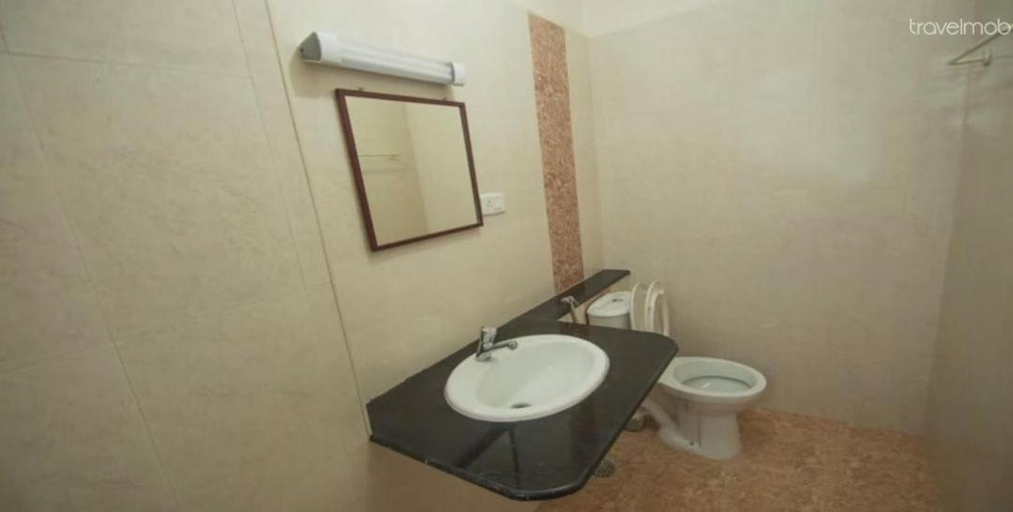 Bathroom 3, Thulasirams Service Apartments, Coimbatore