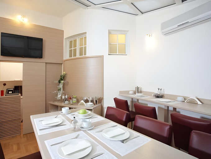 Food & Drinks 4, Booking Rooms, Belgrade