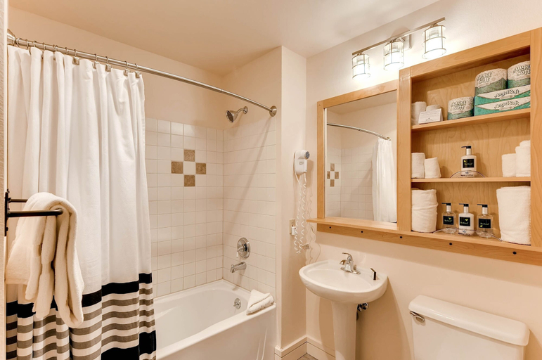 Bathroom, Silver Mill 8308, Summit