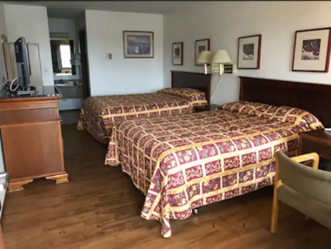 Bedroom 4, Kings Motor Inn, Pierce