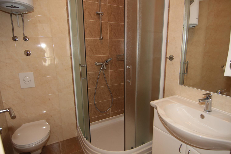 Bathroom 2, Family Apartments House Damir, Pag