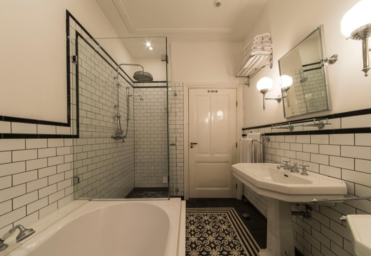 Bathroom 3, B&B De Schiedamse Suites, Schiedam