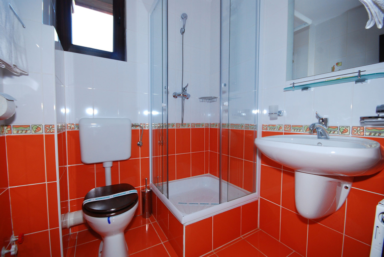 Bathroom 3, Pension Regina, Predeal