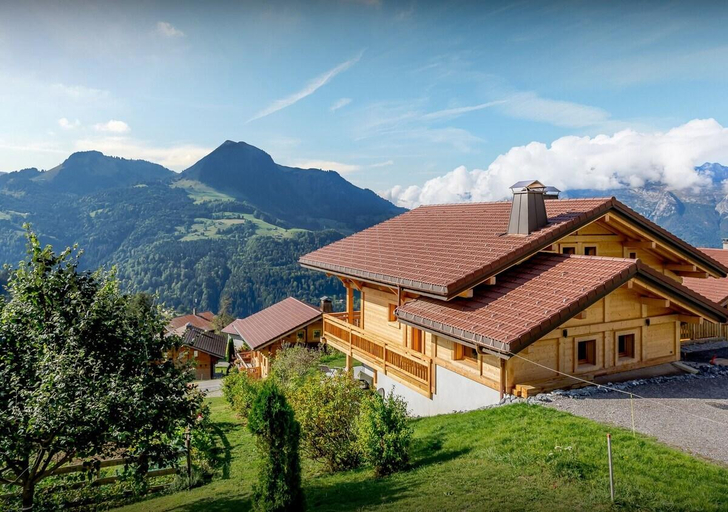 Exterior & Views