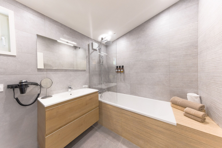 Bathroom, La Villa Vicha, The Originals Relais, Gard