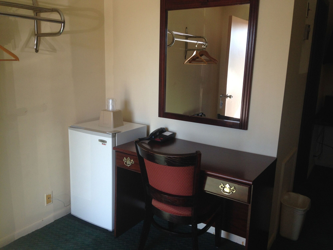 Bathroom 3, Gas Lite Motel, Lawrence