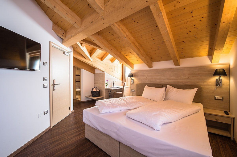 Bedroom 3, Golden Park Resort, Trento