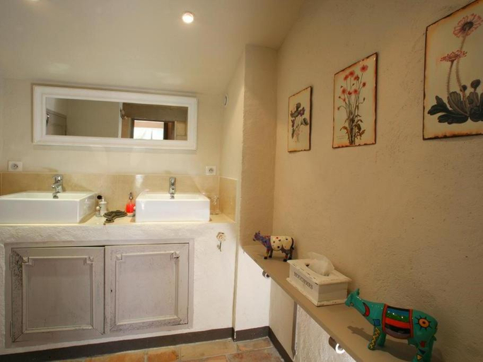 Bathroom, Mas de la Forge, Bouches-du-Rhône