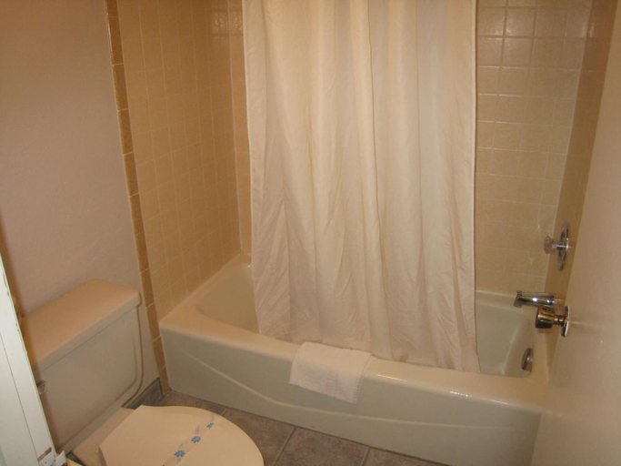 Bathroom 4, Motel 8, Kern