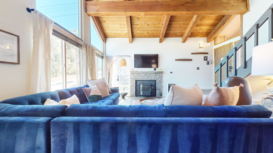 Living area 3, Courchevel #5 2 Bedroom Condo by RedAwning, Mono