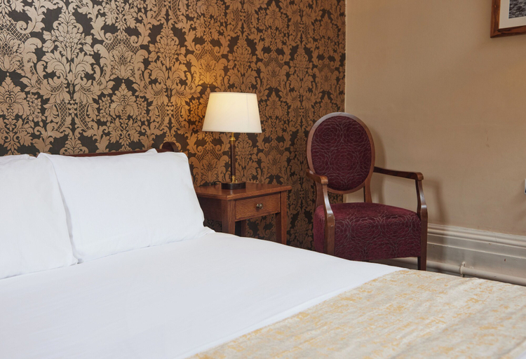 Bedroom 2, Kings Arms Hotel Westerham by Greene King Inns, Kent