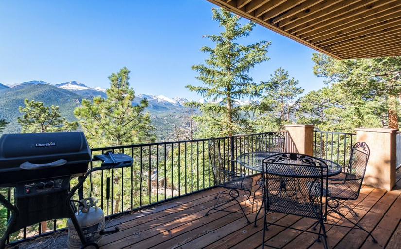 BBQ/picnic area, Cedar Lower Luxury Vacation At Windcliff 2 Bedroom Home by RedAwning, Larimer