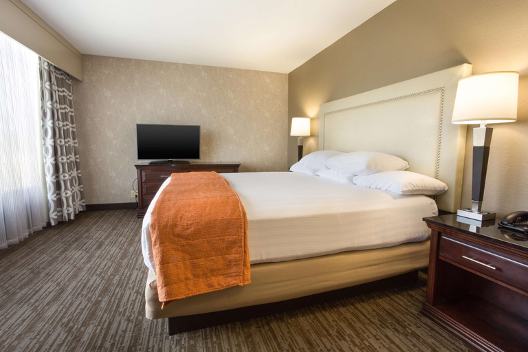 Bedroom 3, Drury Inn & Suites Greensboro, Guilford