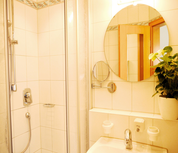 Bathroom 4, Kohlers Hotel Engel, Rastatt