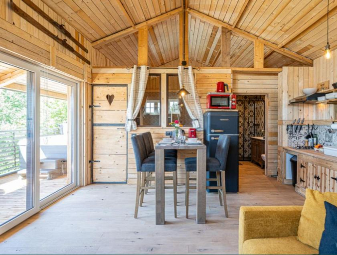 Others 4, Le chalet de pepere, Liège