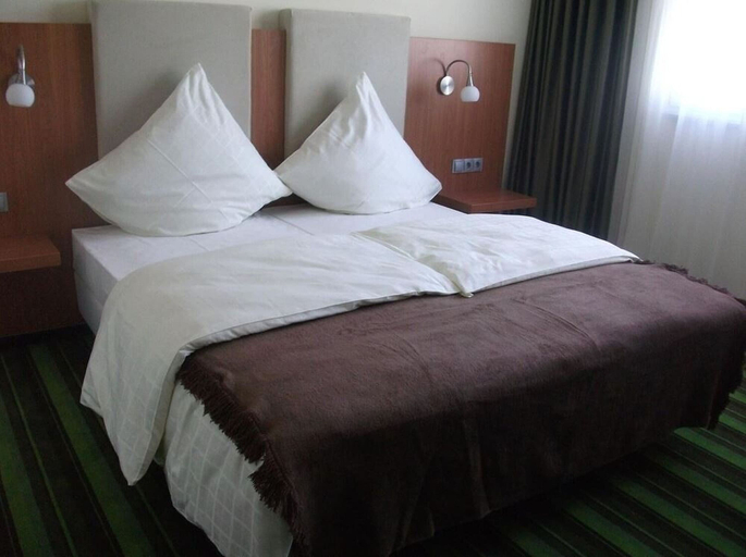 Bedroom 2, Qualitel Hotel Hilpoltstein, Roth