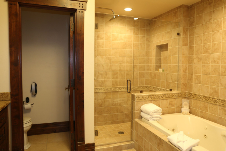 Bathroom 3, Two Bedroom Junior Suite 2 Apartment Hotel by RedAwning, Summit