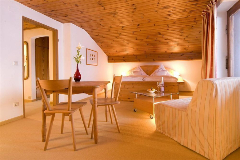 Bedroom 3, Landhotel Binderhausl, Traunstein
