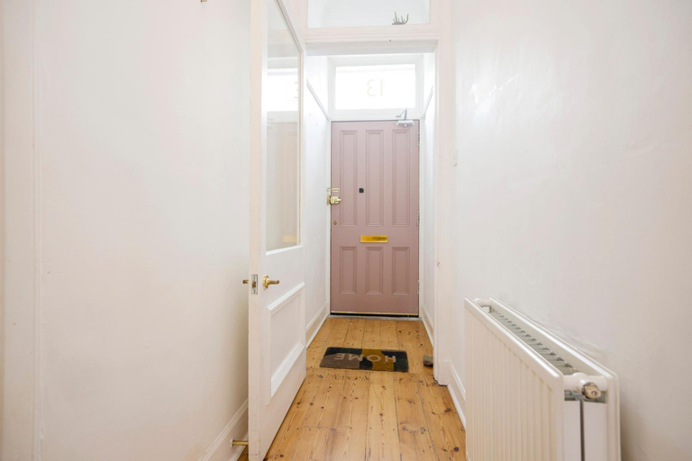 Others 5, Splendid Apartment near Haymarket, Edinburgh