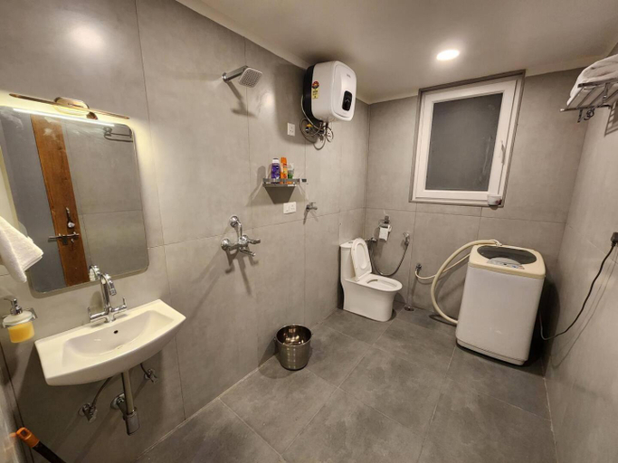 Bathroom 3, Saur Homestay, Jaipur