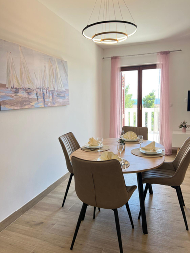 Others 2, Apartmani Vrankovic, Jelsa