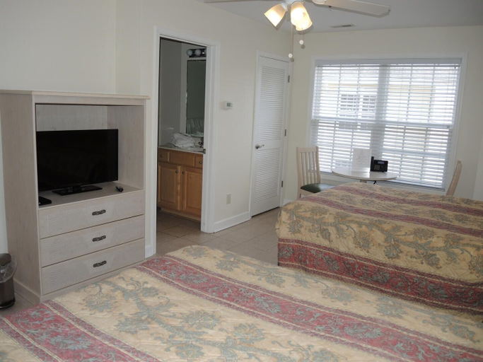 Room 3, Studio Home 3009l Brunswick Plantation Resort With 27 Hole Golf Course by Redawning, Brunswick