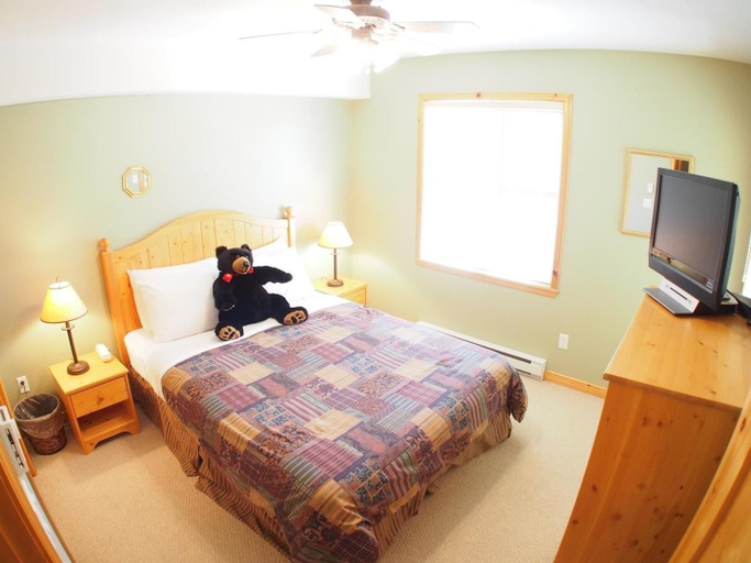 Bedroom, Crystal Forest #04, Thompson-Nicola