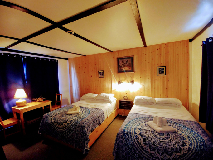 Bedroom 3, Dwight Riverside Inn, Muskoka