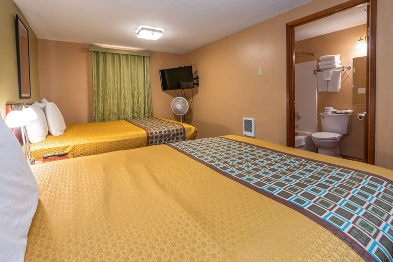 Bedroom 2, Far West Motel, Clallam