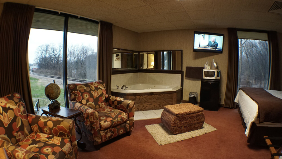 Others 5, Riverbank Lodge, Menard