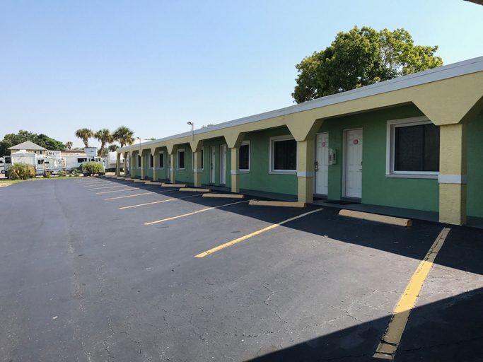 Exterior 5, Apollo Inn Motel, Brevard