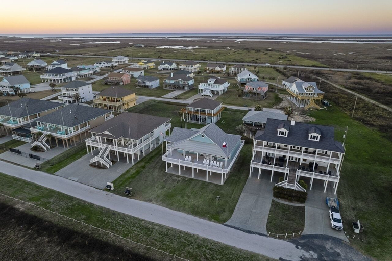 Exterior 2, Shore Relaxin' 4 Bedroom Home by RedAwning, Galveston