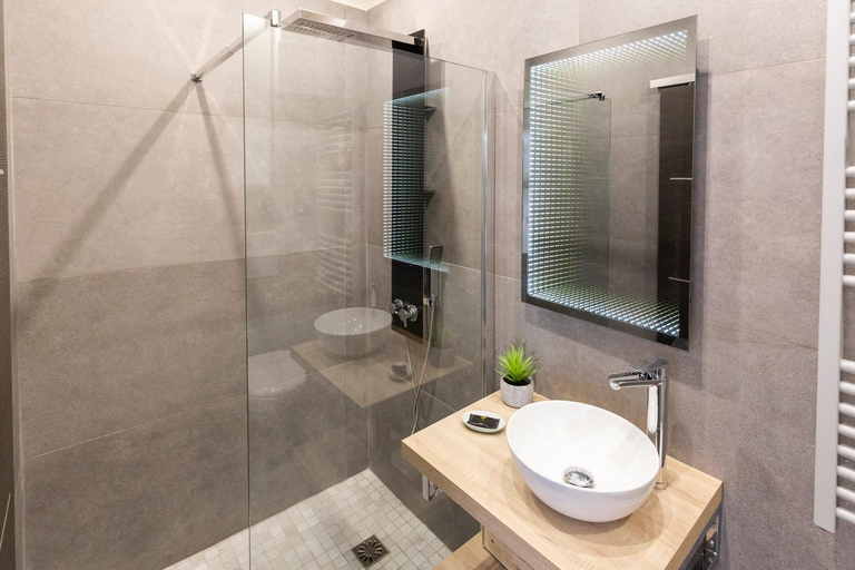 Bathroom 5, Chez Thibault - Studio renove 2-4pers Centre Antibes Fersen, Alpes-Maritimes