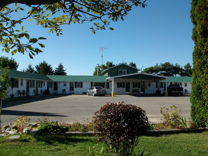 Exterior & Views 2, Silver Motel, Chatham-Kent