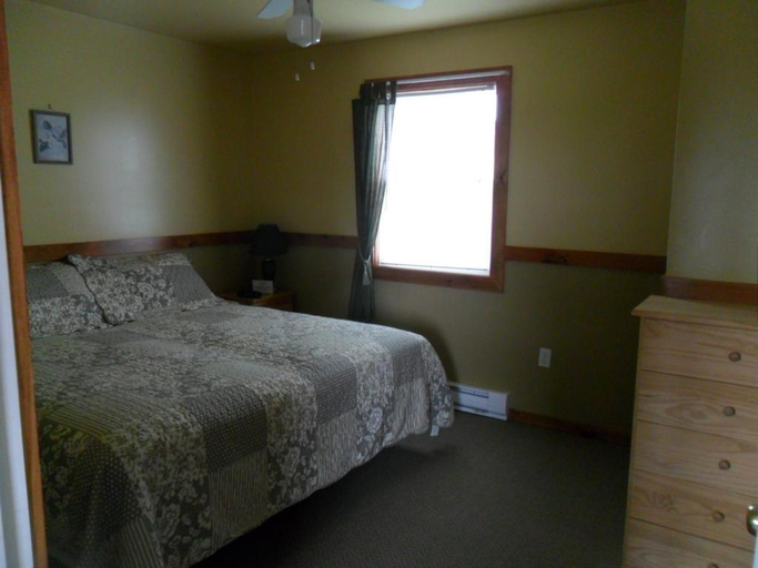 Bedroom 2, Mayfield Country Cottages, Queens