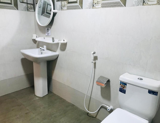 Bathroom 3, Kurumba Lodge, Nochchiyagama